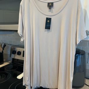 Macy’s JM collection Tee Shirt